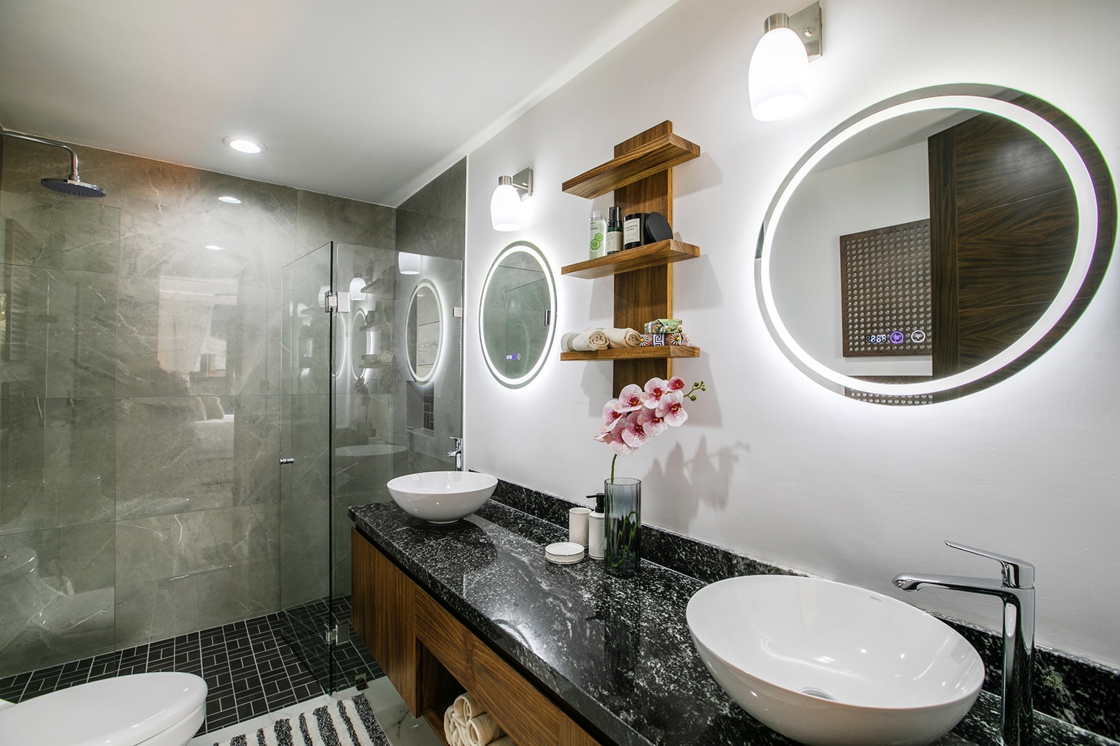 Bathroom with modern premium finishes